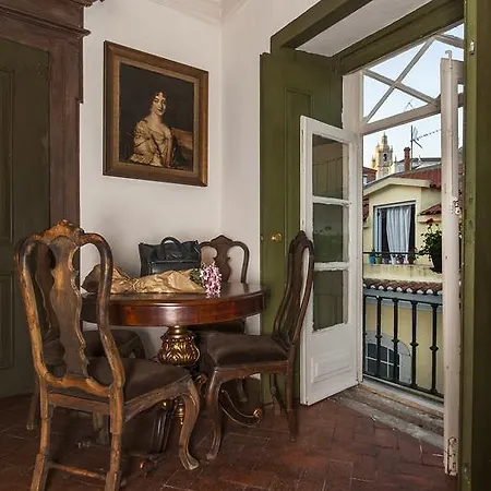 Alfama - St Estevao Viewpoint | Cheese & Wine Apartamento *